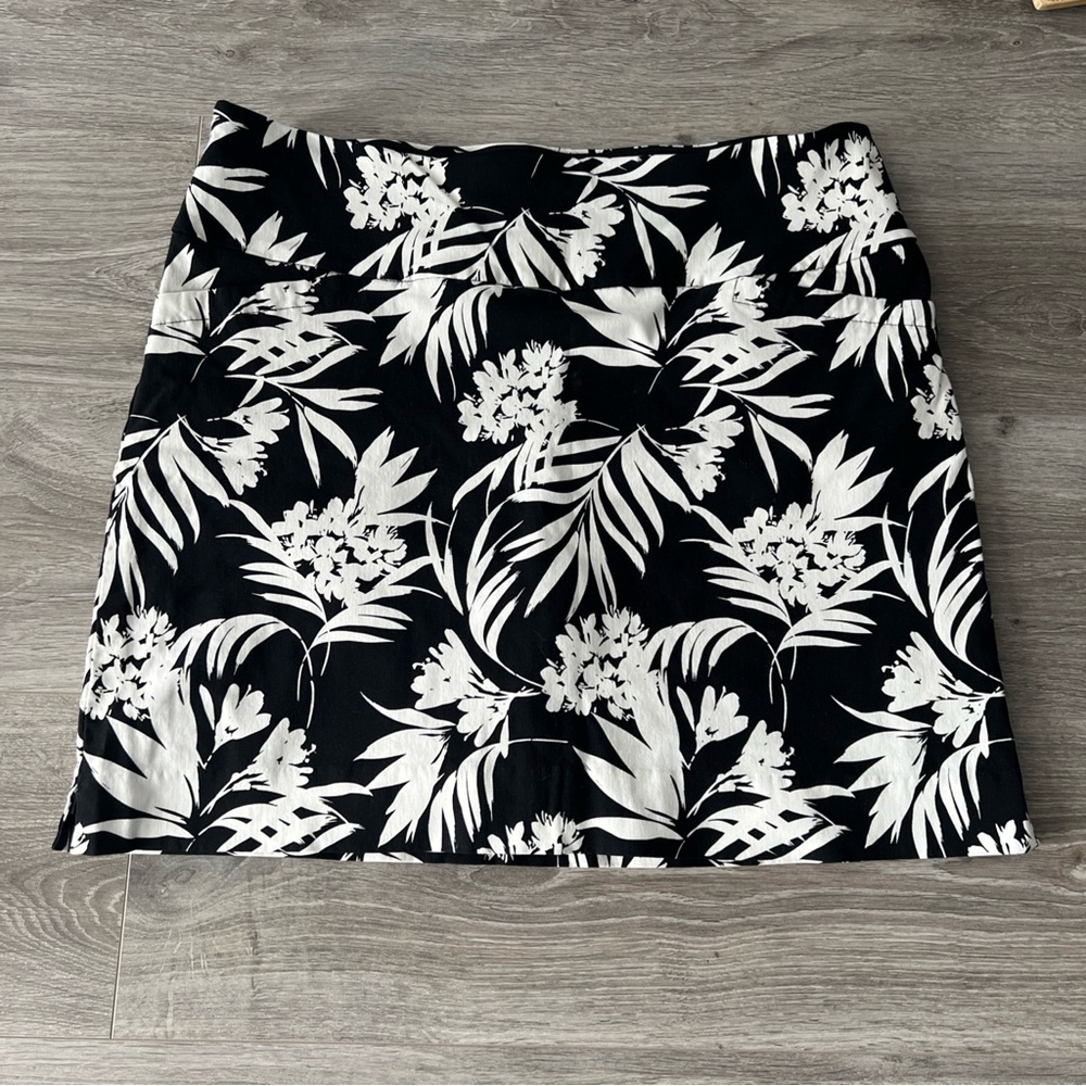 Chic Black and White Floral Mini Skort